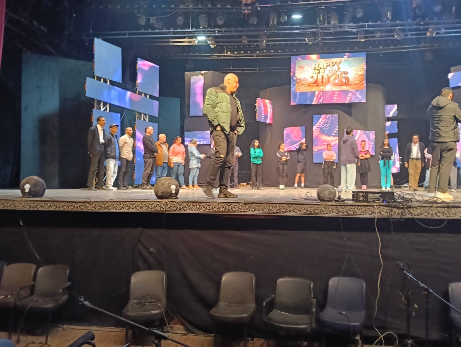 تامر عبدالمنعم يشهد البروفات النهائية لإحتفالية رأس السنة (1) تامر عبدالمنعم يشهد البروفات النهائية لإحتفالية رأس السنة (1)