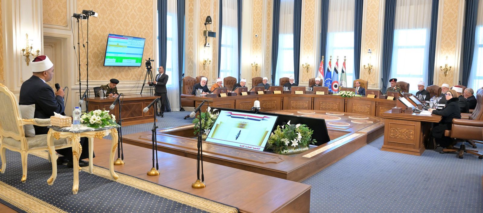 الرئيس السيسى يشهد اختبارات كشف الهيئة لحاملى الدكتوراه من دعاة وزارة الأوقاف