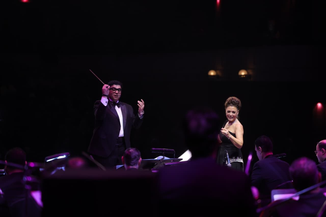 انوشكا والموسيقار انوشكا والموسيقار