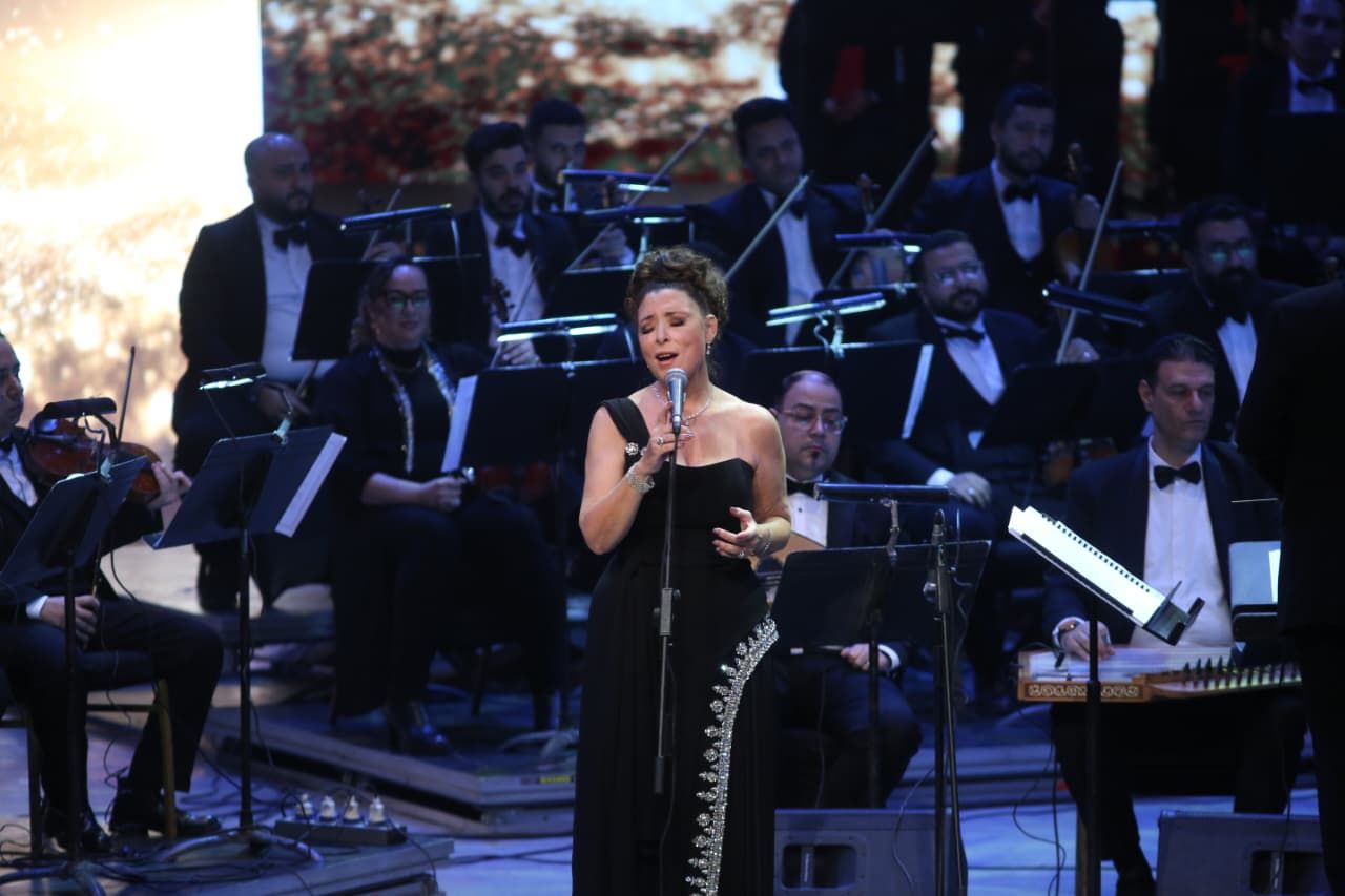 النجمة انوشكا النجمة انوشكا