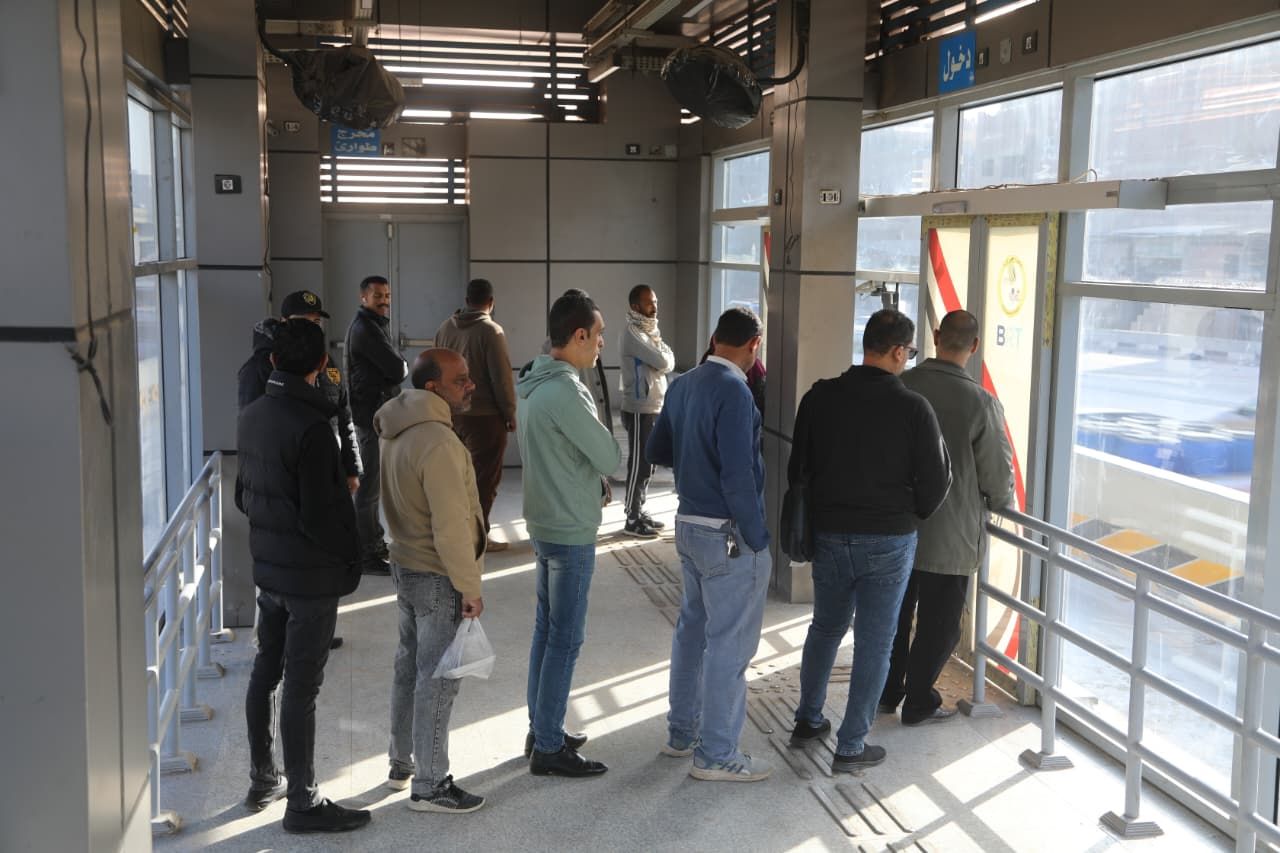 طوابير على الاتوبيس الترددي طوابير على الاتوبيس الترددي