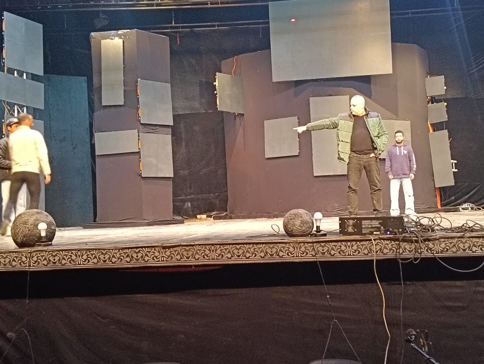 تامر عبدالمنعم يشهد البروفات النهائية لإحتفالية رأس السنة (3) تامر عبدالمنعم يشهد البروفات النهائية لإحتفالية رأس السنة (3)