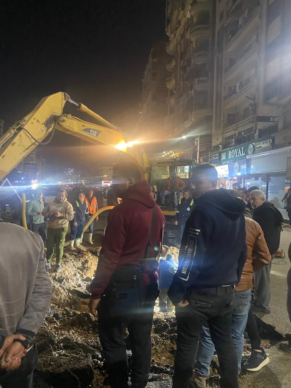 إصلاح تسرب مياه بشارع قناة السويس إصلاح تسرب مياه بشارع قناة السويس