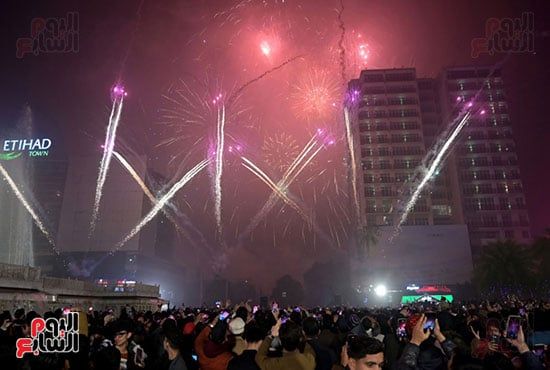 سماء باكستان تتزين بالأضواء