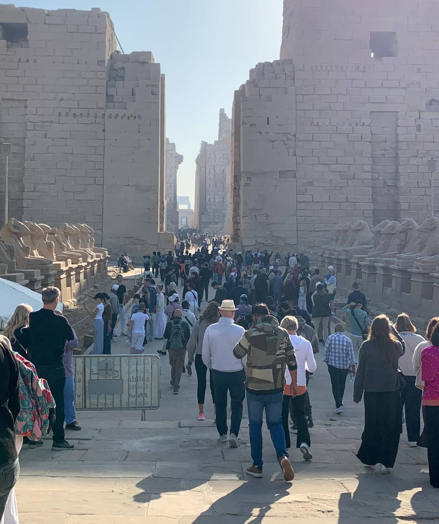 استمتاع الأجانب من حول العالم فى معابد الكرنك