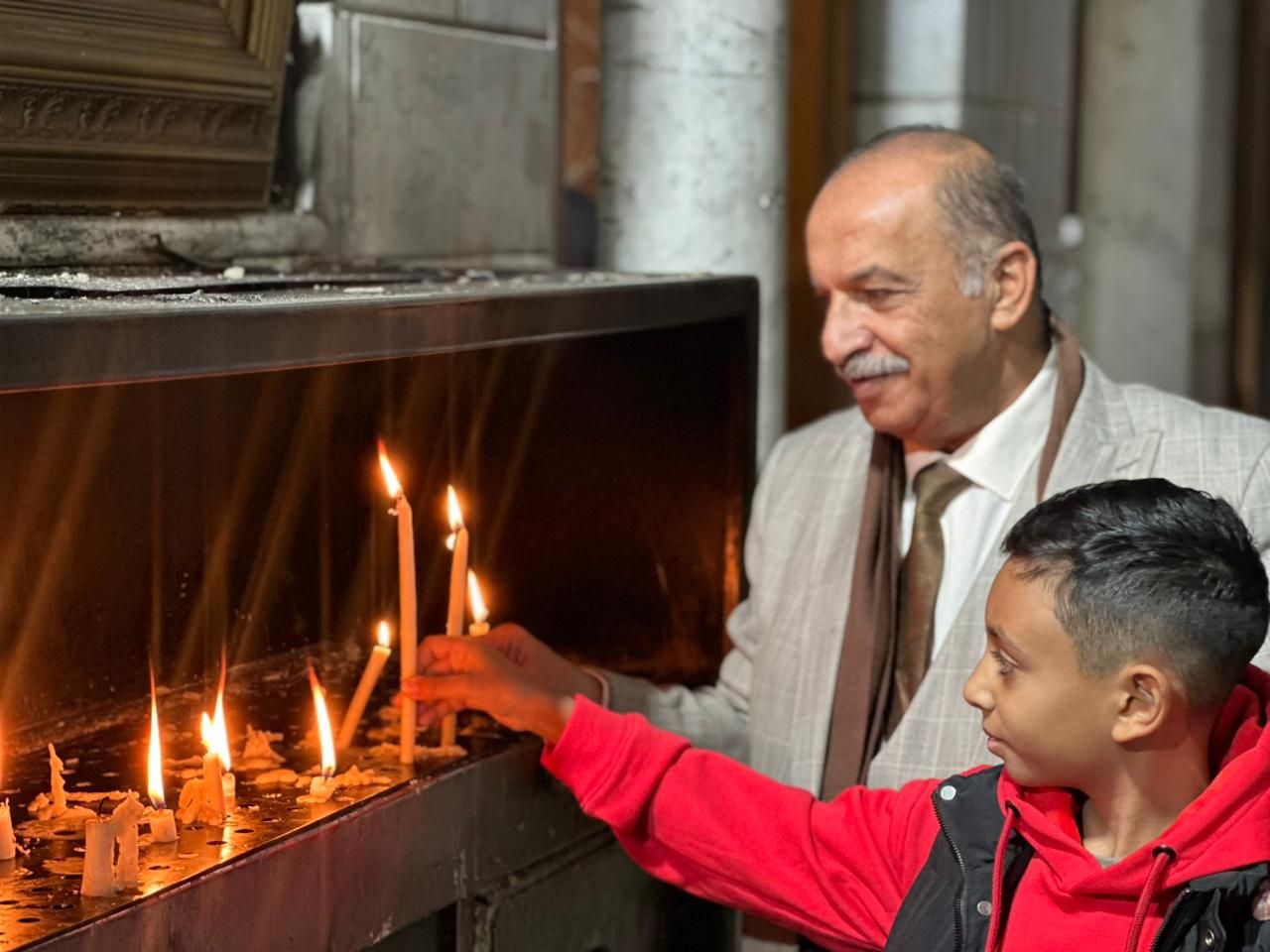 ايقاد الشموع