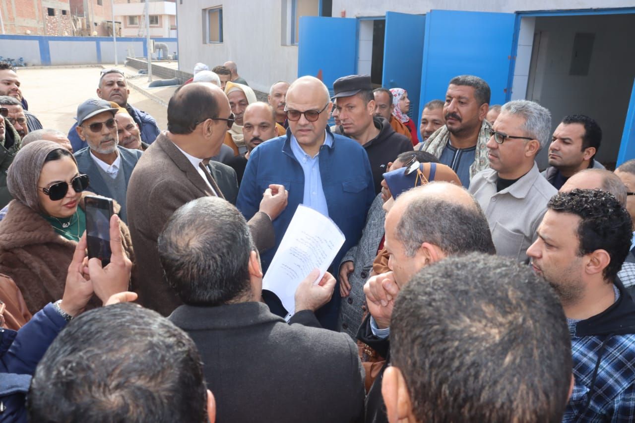 محافظ القليوبية خلال تفقد المحطة محافظ القليوبية خلال تفقد المحطة
