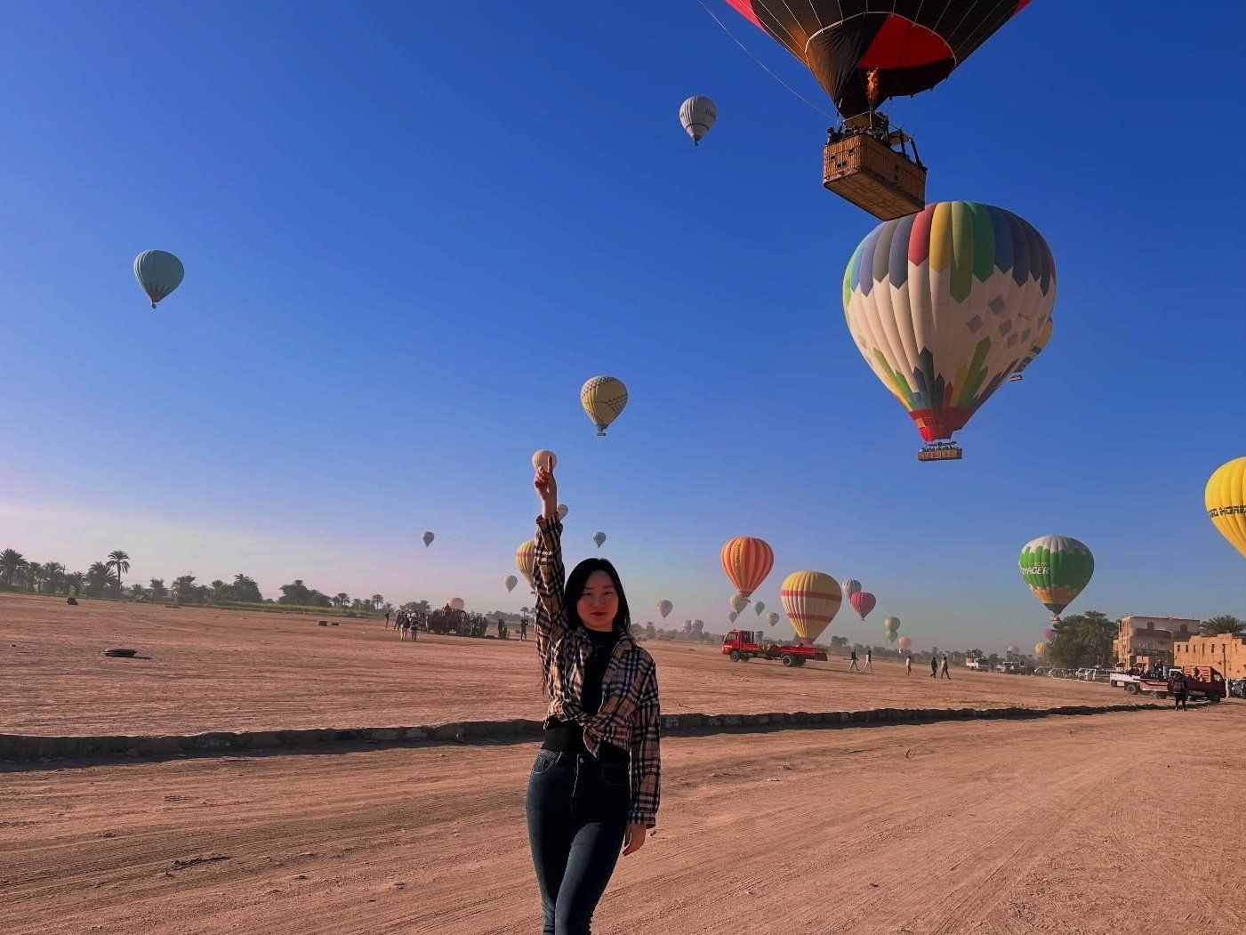 سعادة السائحين فى مطار البالون الطائر بالأقصر