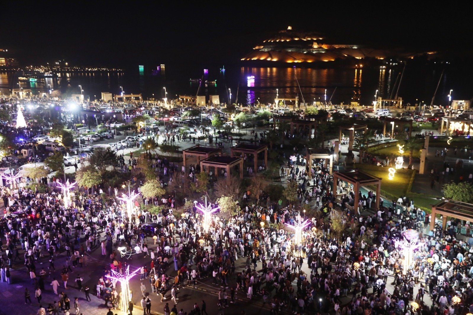 تجمع المواطنين فى رأس السنة