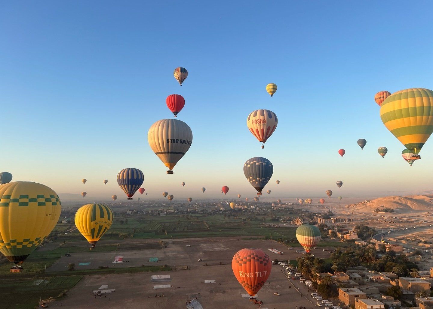 تحليق 2600 سائح على متن 108 رحلة بالون طائر