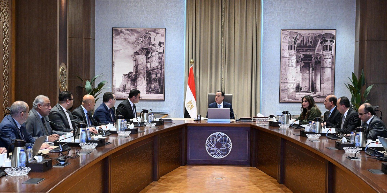 872c21a3-7400-4177-b827-fa9bee7980a7 اجتماع رئيس الوزراء