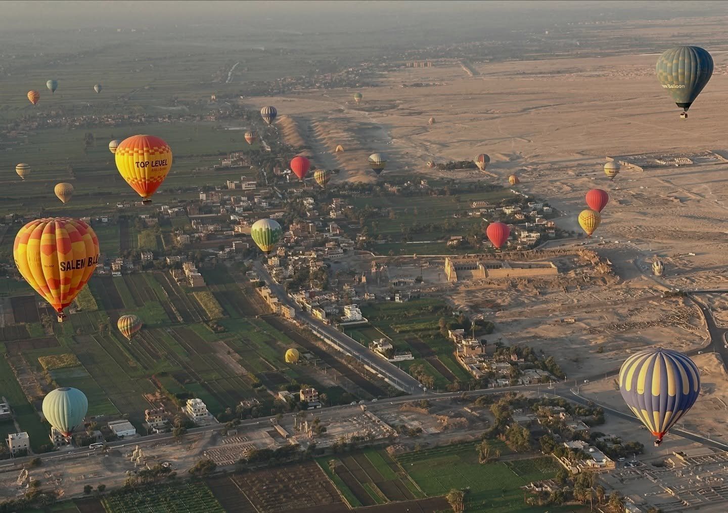 سماء الأقصر تشهد تحليق 2600 سائح على متن 108 رحلة بالون طائر