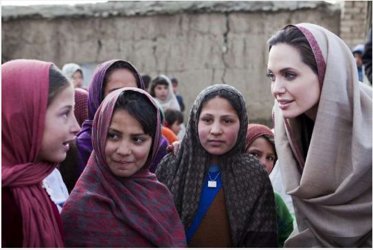 أنجيلينا جولي فى صورة أخري أنجيلينا جولي فى صورة أخري