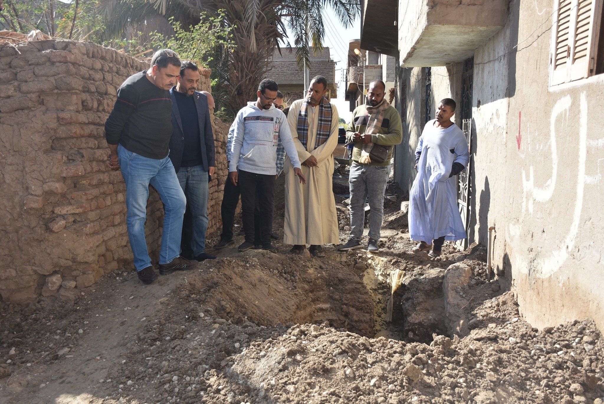 متابعة أعمال الوصلات المنزلية بقرى الرياينة والرزيقات وكومير والقرايا