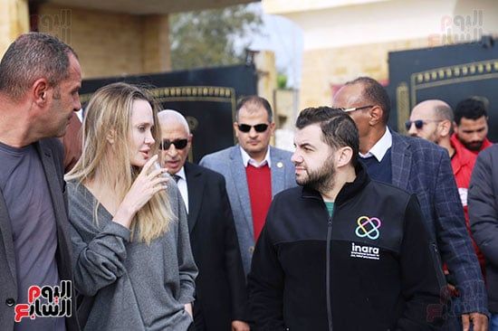 انجلينا جولى اثناء زيارتها معبر رفح انجلينا جولى اثناء زيارتها معبر رفح