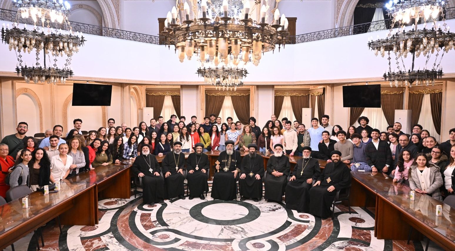 قداسة البابا يلتقي مجموعة شباب كنيستين من إيبارشية نيويورك بالإسكندرية