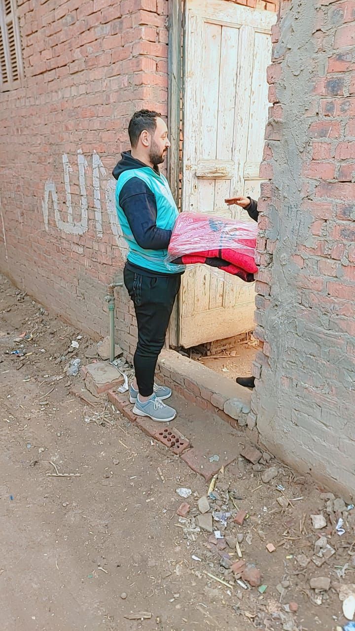 توزيع البطاطين على الاكثر احتياجا توزيع البطاطين على الاكثر احتياجا