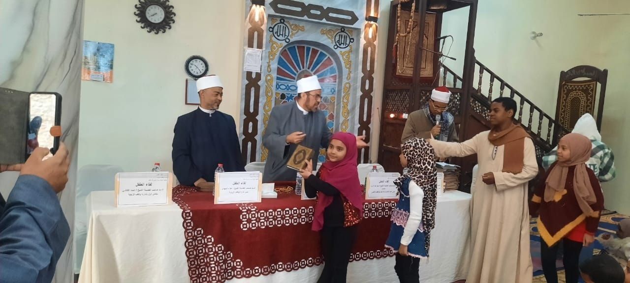 لقاء تثقيفي للطفل بمسجد السيدة زينب في قرية المدامود بالزينية لقاء تثقيفي للطفل بمسجد السيدة زينب في قرية المدامود بالزينية