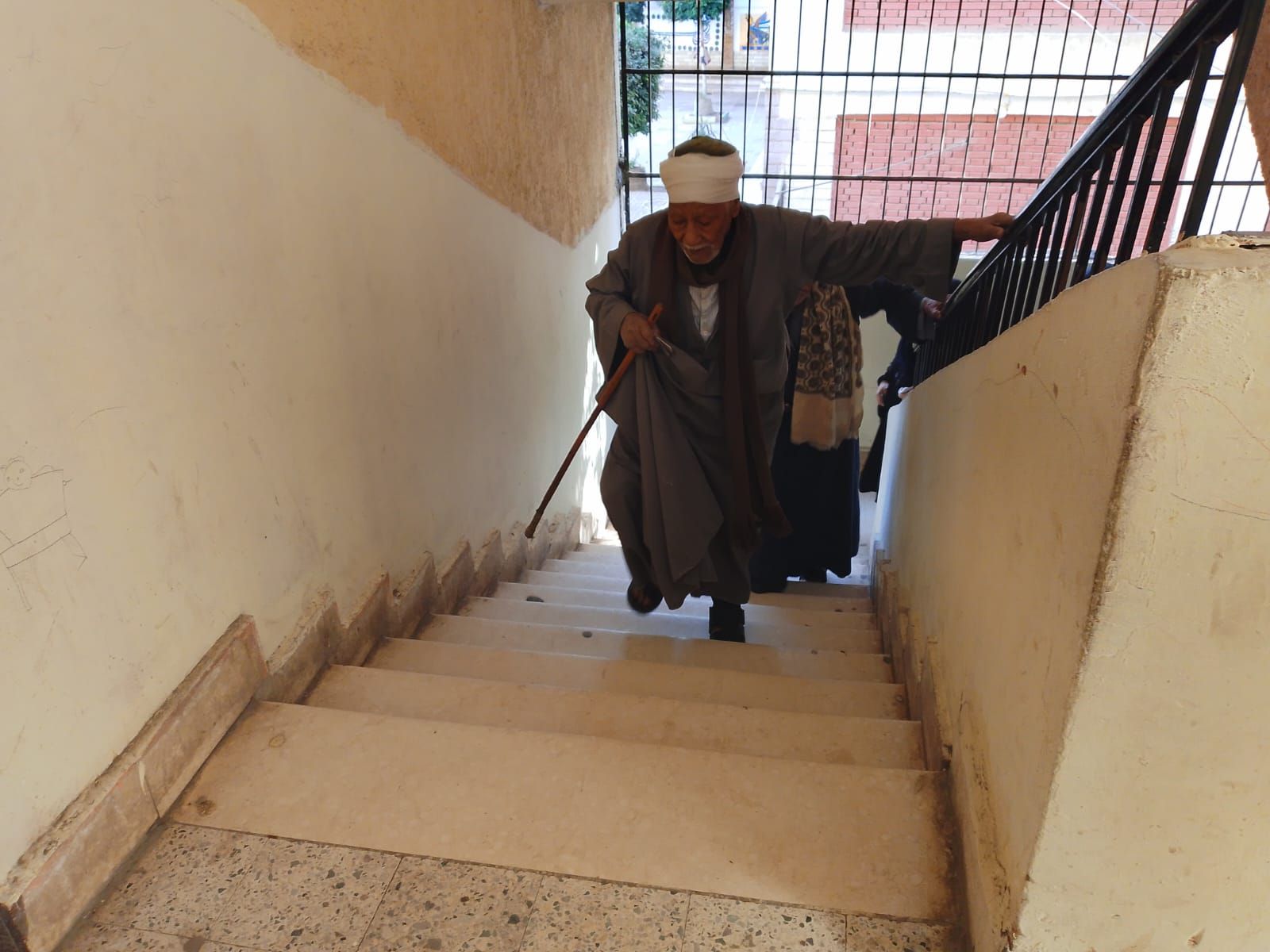 توافد كبار السن على لجان الاقتراع في الوراق توافد كبار السن على لجان الاقتراع في الوراق