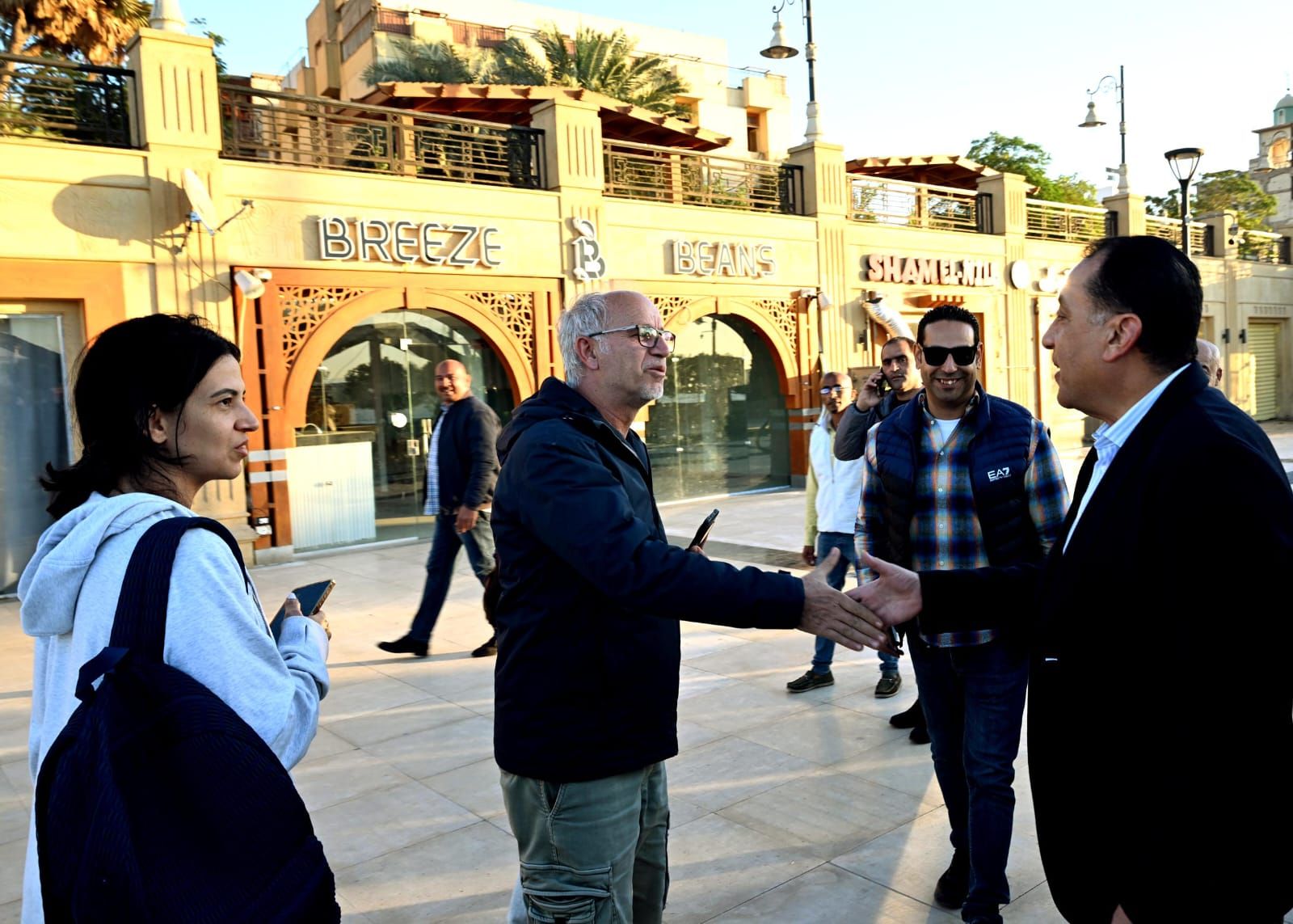 رئيس الوزراء يتفقد أعمال تطوير كورنيش النيل بالأقصر (3) رئيس الوزراء يتفقد أعمال تطوير كورنيش النيل بالأقصر (3)