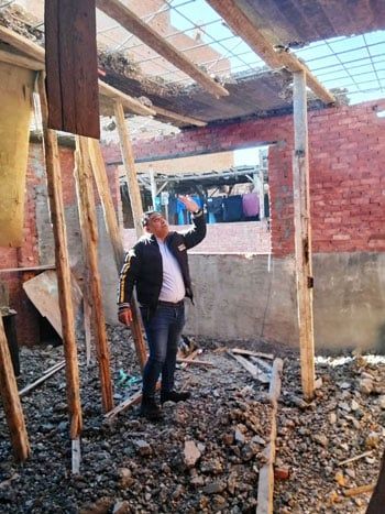 حي-المطرية-يوقف-أعمال-بناء-مخالف-ويقود-حملة-لإزالته-في-المهد-(2)