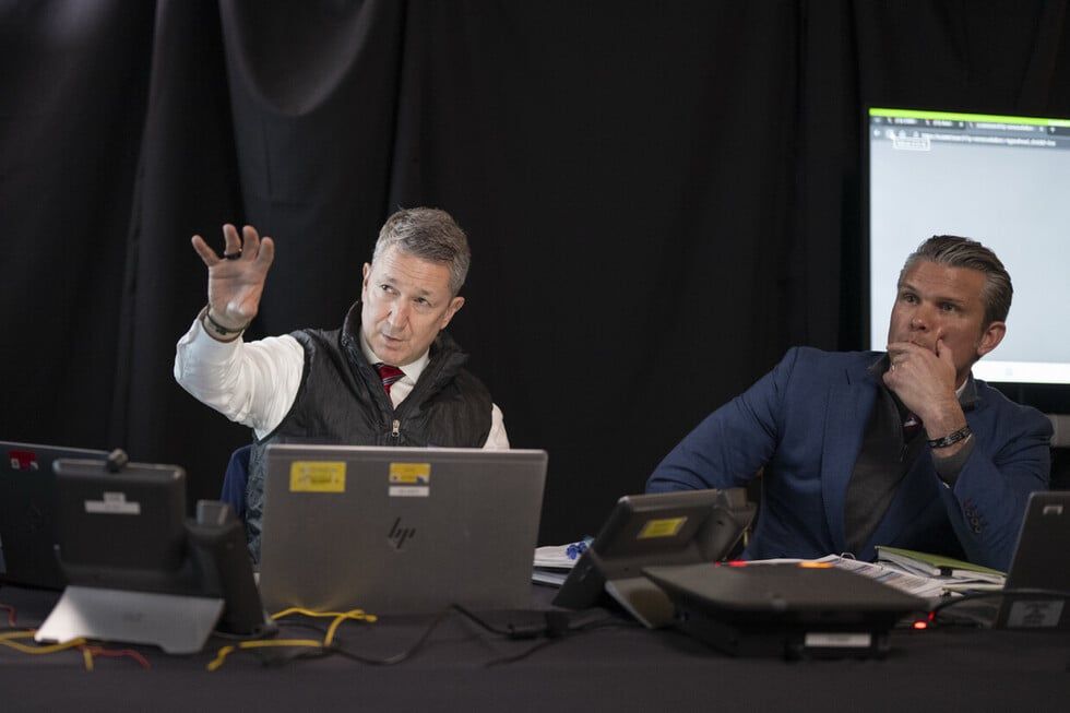 وزير الدفاع الأمريكى يتابع العملية