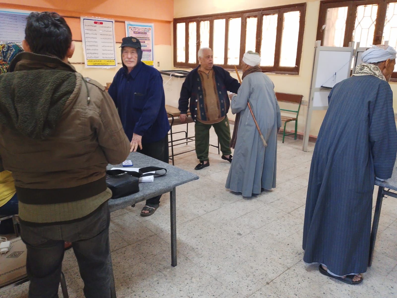 كبار السن داخل لجان الانتخابات كبار السن داخل لجان الانتخابات
