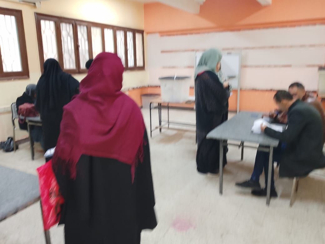 سيدات يدلين بأصواتهن في انتخابات النواب سيدات يدلين بأصواتهن في انتخابات النواب