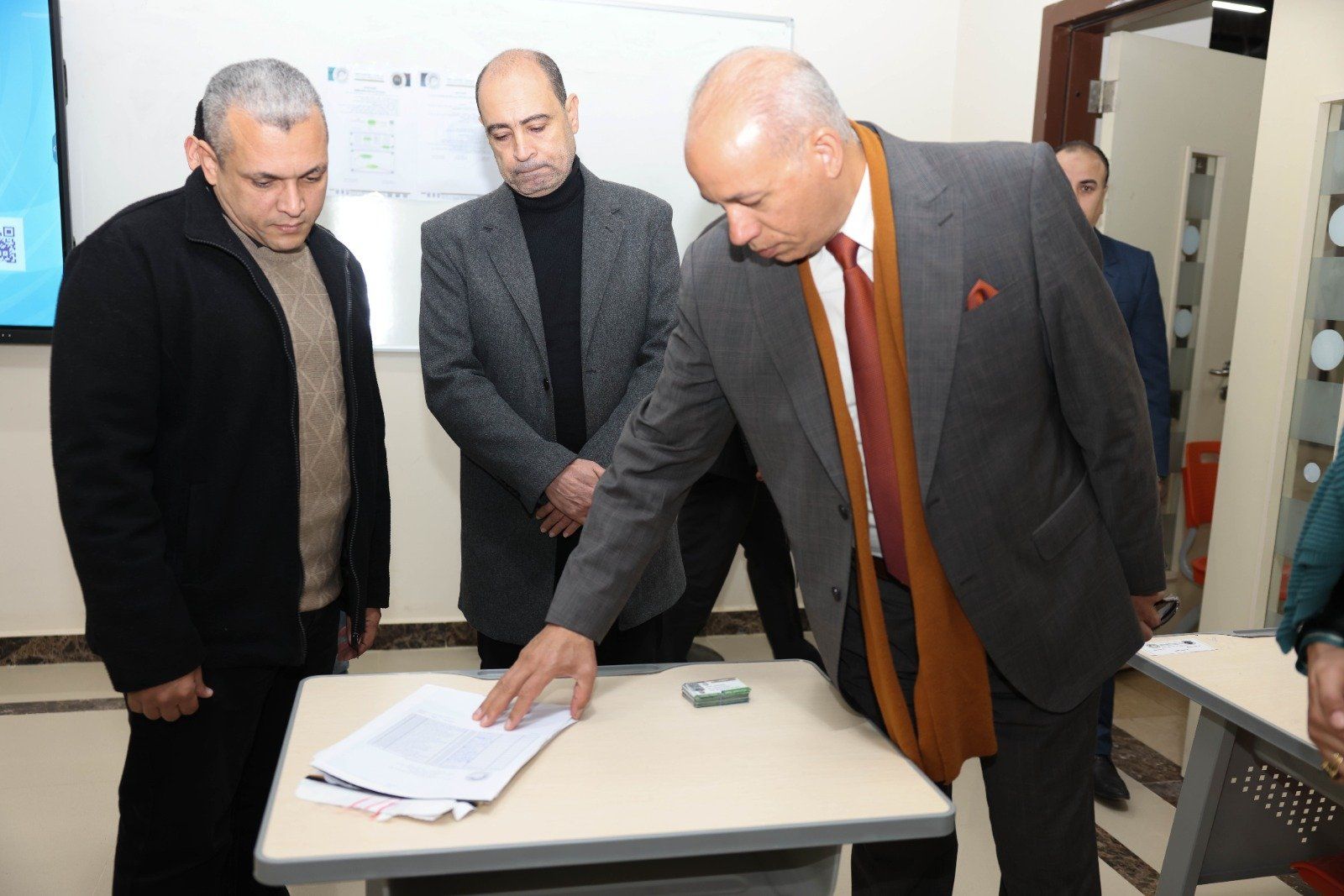 جانب من تواجد رئيس الجامعة والجولة التفقدية