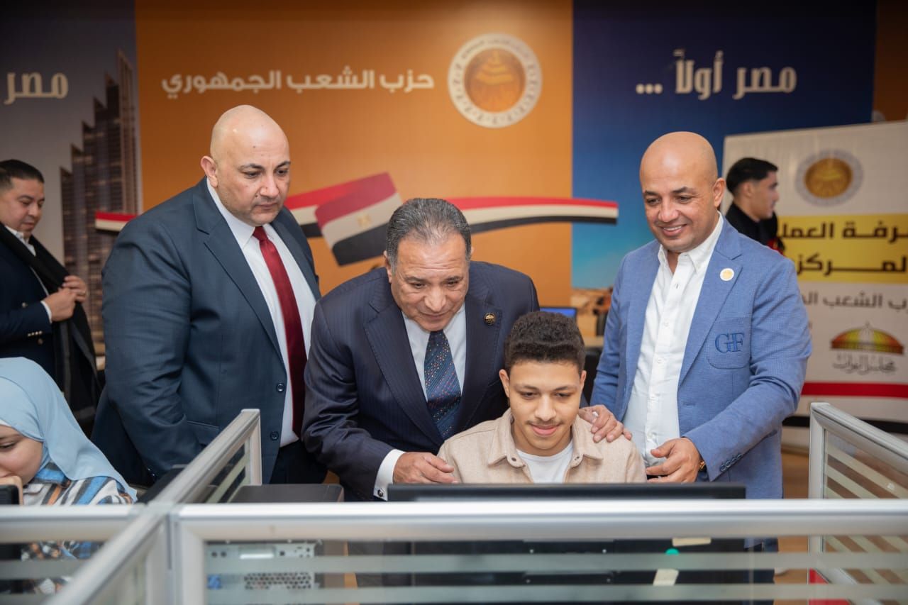 غرفة الشعب الجمهوري تواصل متابعة جولة الإعادة للتصويت بالداخل في الدوائر الملغاة (3) غرفة الشعب الجمهوري تواصل متابعة جولة الإعادة للتصويت بالداخل في الدوائر الملغاة (3)