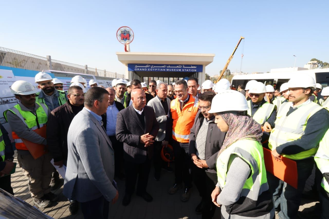 ​نائب رئيس الوزراء يتفقد أعمال تنفيذ الخط الرابع لمترو الأنفاق (8)