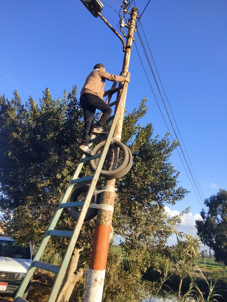 تركيب لمبات جديدة تركيب لمبات جديدة