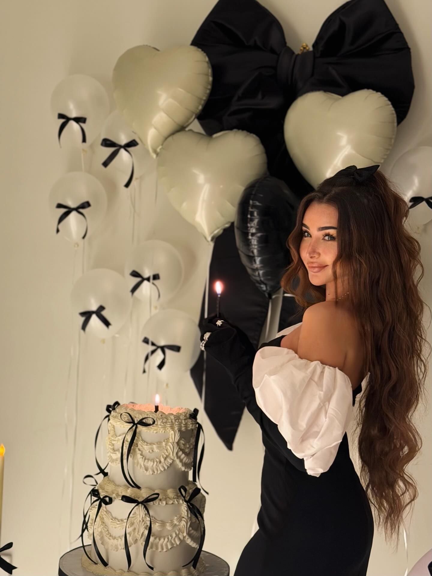 هنا الزاهد من جلسة تصوير عيد ميلادها هنا الزاهد من جلسة تصوير عيد ميلادها