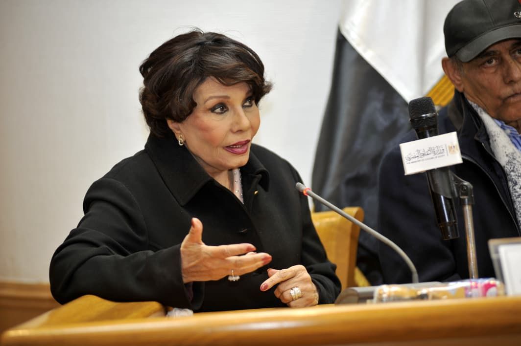 فردوس عبدالحميد أشكر الشيخ الفنان سلطان القاسمي وكل أساتذتي الذين تعلمت منهم المسرح (2) فردوس عبدالحميد أشكر الشيخ الفنان سلطان القاسمي وكل أساتذتي الذين تعلمت منهم المسرح (2)