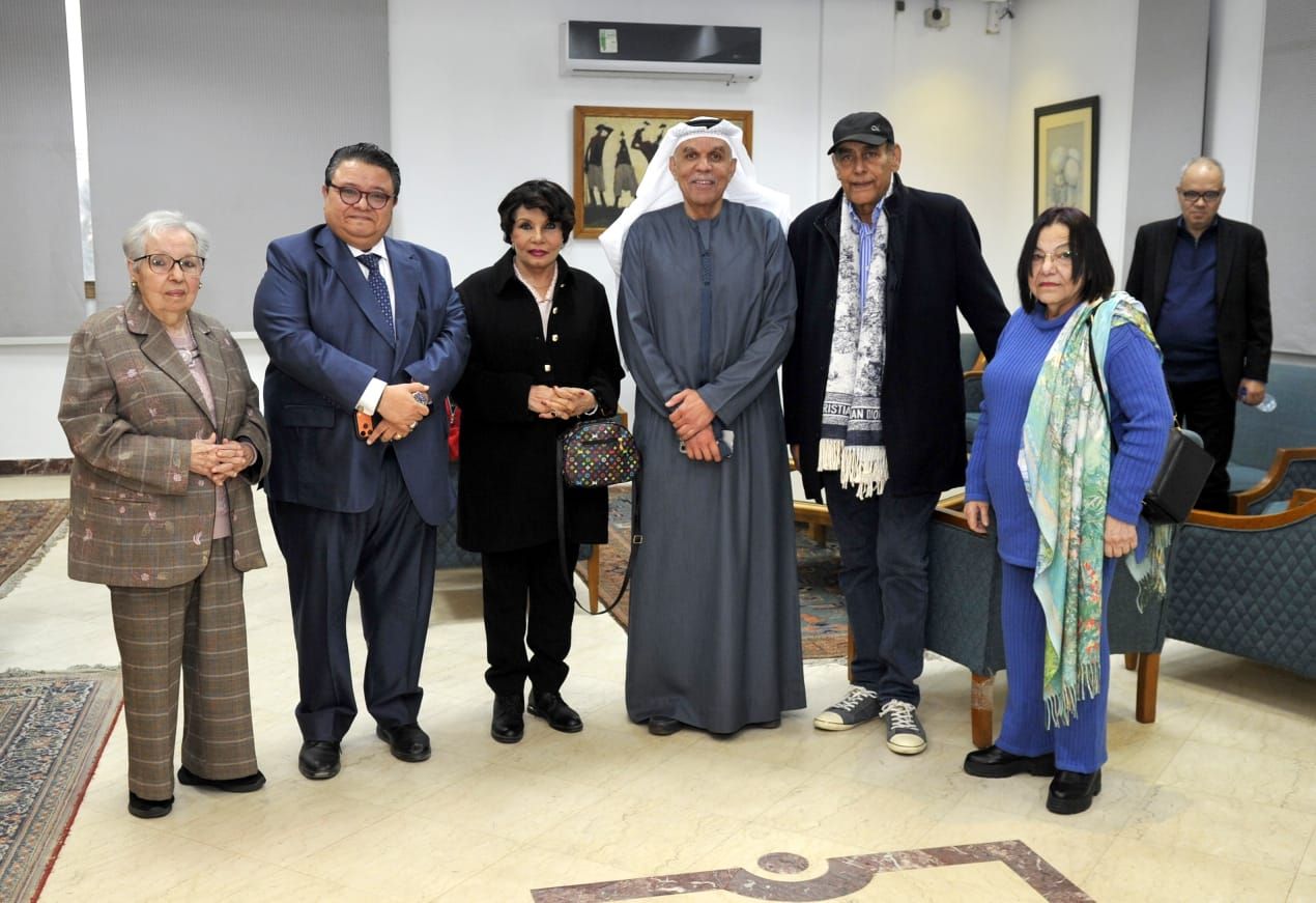 فردوس عبدالحميد أشكر الشيخ الفنان سلطان القاسمي وكل أساتذتي الذين تعلمت منهم المسرح (3) فردوس عبدالحميد أشكر الشيخ الفنان سلطان القاسمي وكل أساتذتي الذين تعلمت منهم المسرح (3)