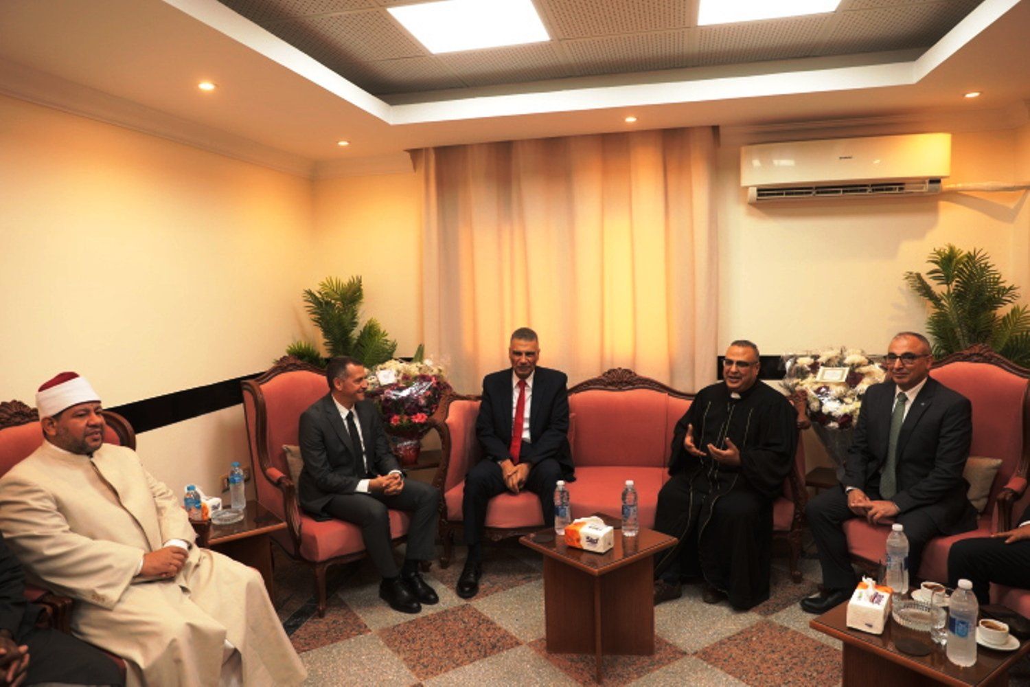 جانب من تهنئة المحافظ للأقباط