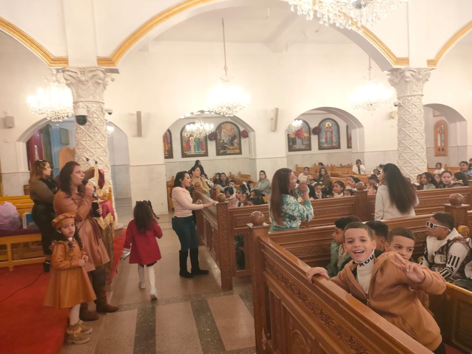 فرحة الأطفال بالأقصر فى الكنائس احتفالا بعيد الميلاد المجيد فرحة الأطفال بالأقصر فى الكنائس احتفالا بعيد الميلاد المجيد
