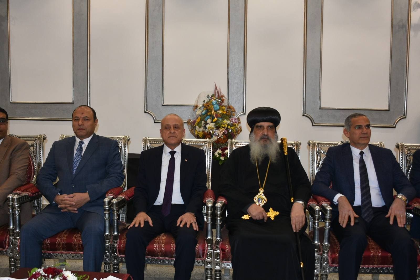 زيارة قيادات الأقصر للكنائس لتقديم التهانى بعيد الميلاد