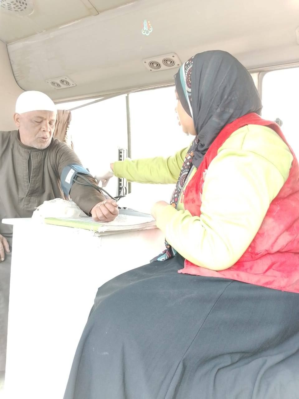 خطة التأمين الطبي لإحتفالات عيد الميلاد المجيد بفرق أمام الكنائس بالأقصر