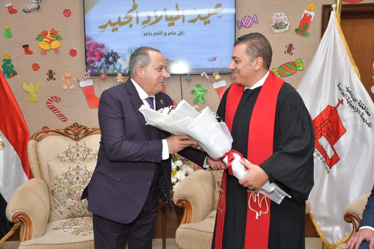 تقديم بوكيه ورد