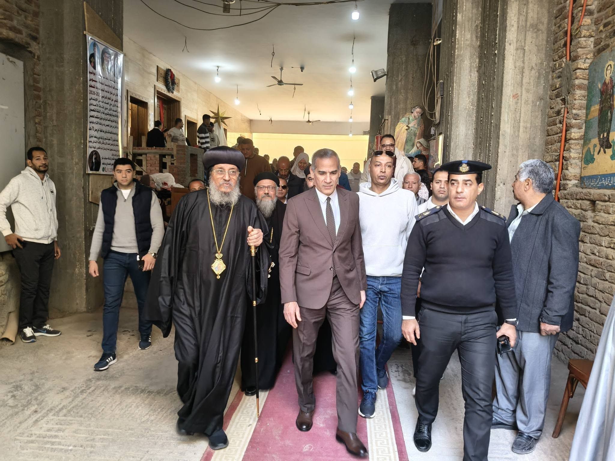 زيارة كنيسة مارجرجس بأرمنت الوابورات لتهنئة الأنبا يواقيم والأقباط