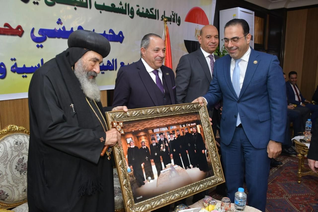 تقديم صور من الدكتور محمود