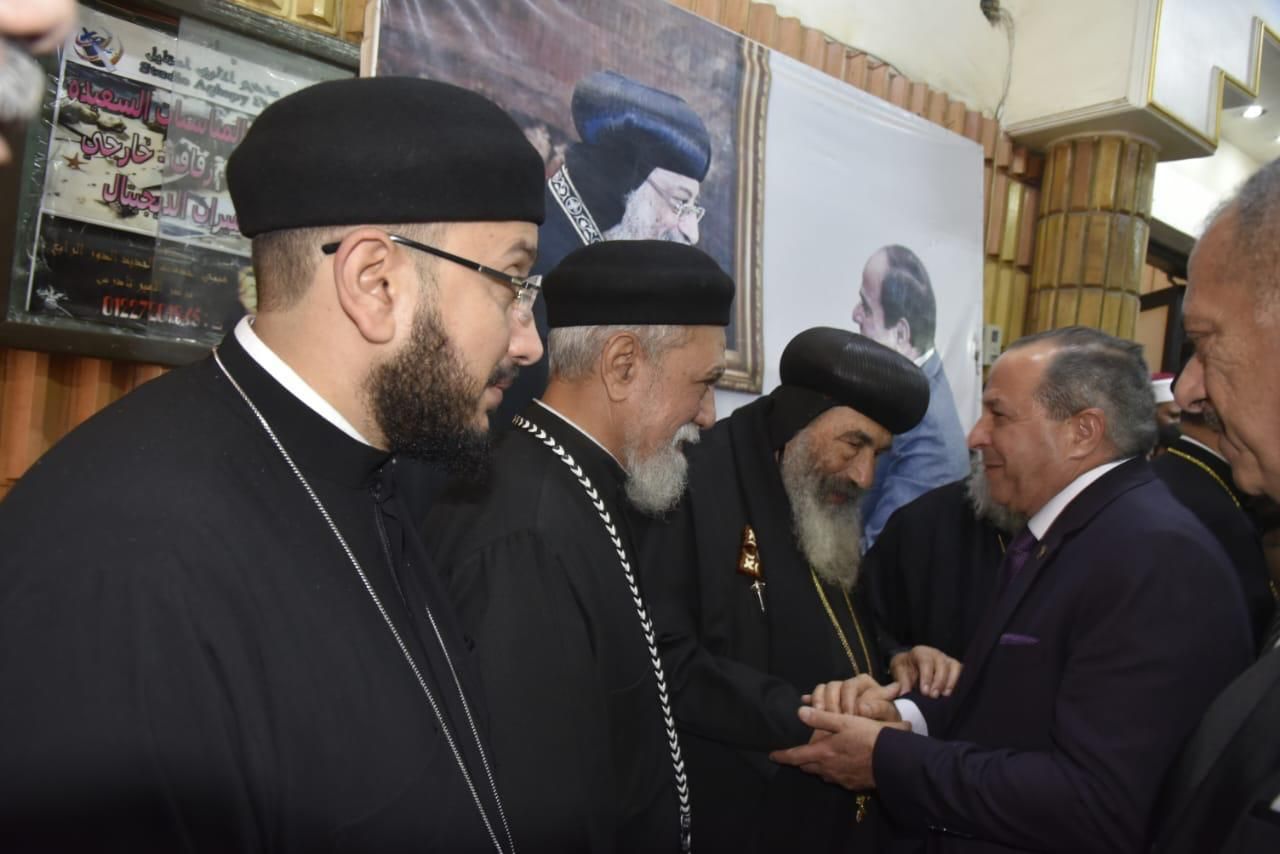 المحافظ والانبا تادرس