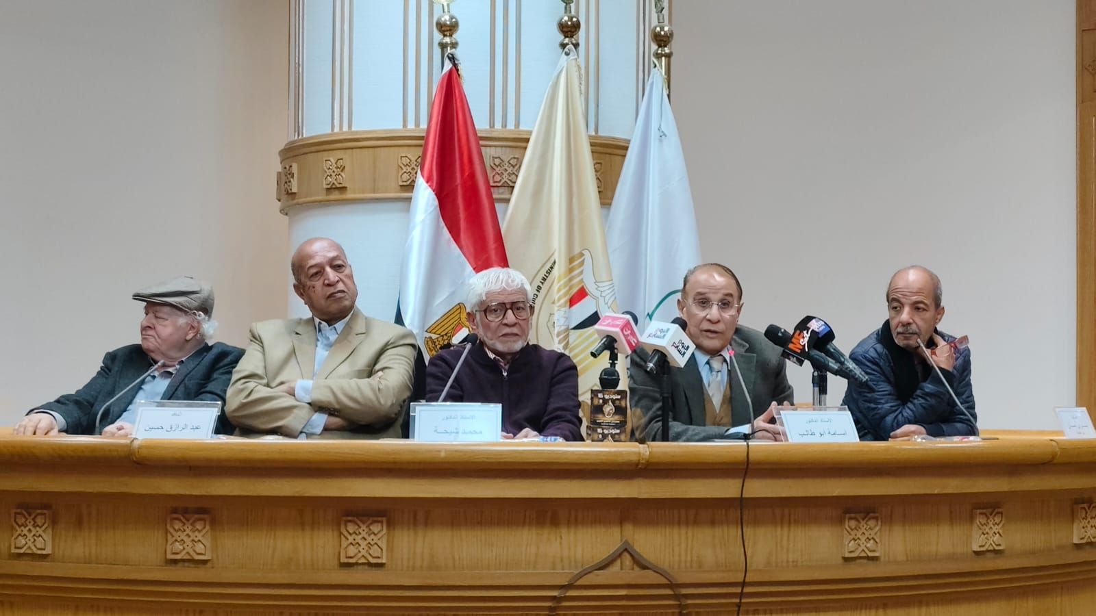 مؤتمر صحفي لـ 4 قامات مسرحية بمهرجان المسرح العربي بمصر مؤتمر صحفي لـ 4 قامات مسرحية بمهرجان المسرح العربي بمصر