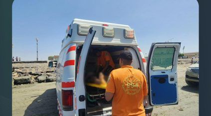 حرس الحدود يقدم المساعدة لمواطن تعرض لوعكة صحية في عرض البحر