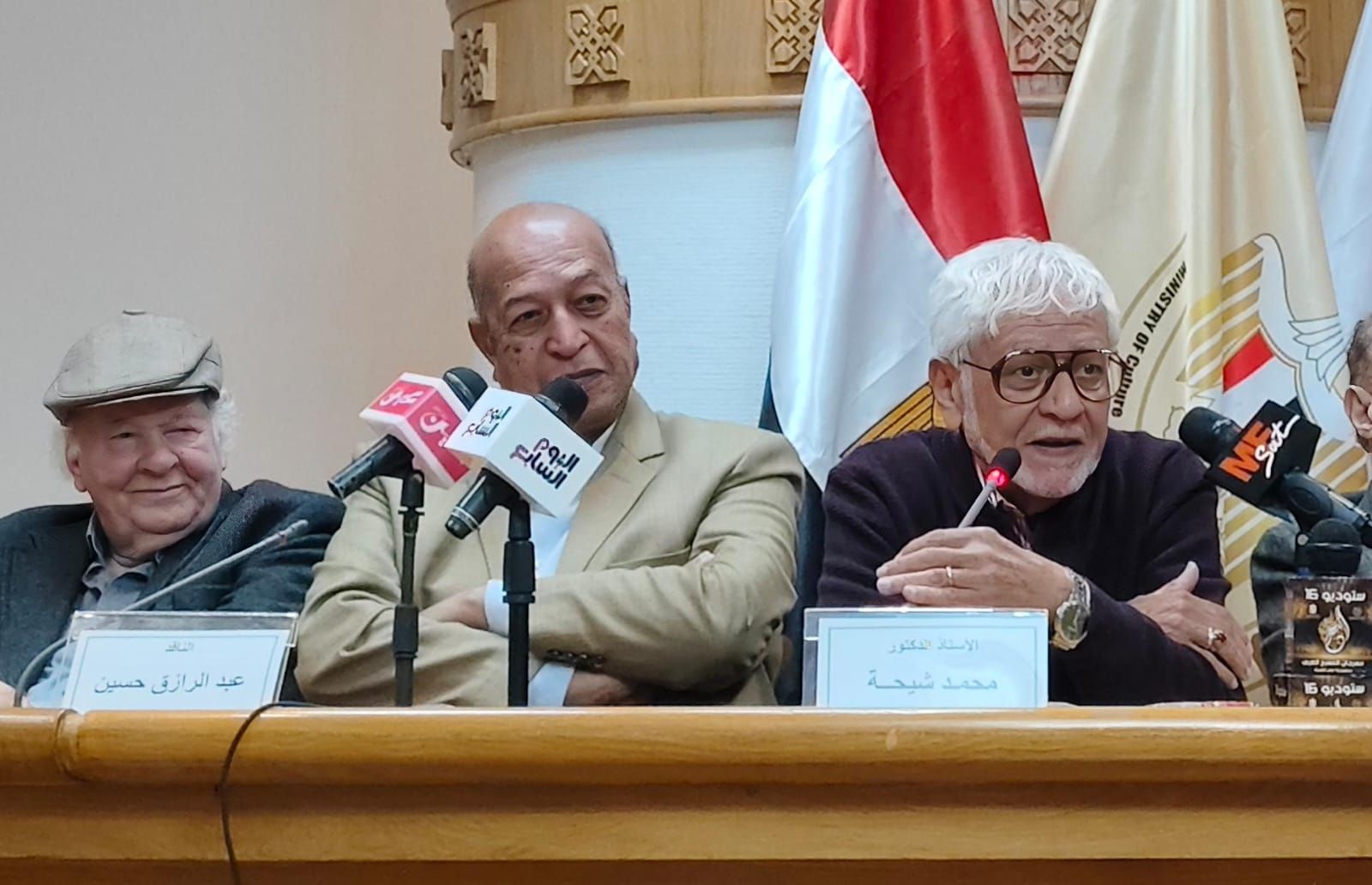 دكتور محمد شيحة والناقد عبد الرازق حسين دكتور محمد شيحة والناقد عبد الرازق حسين