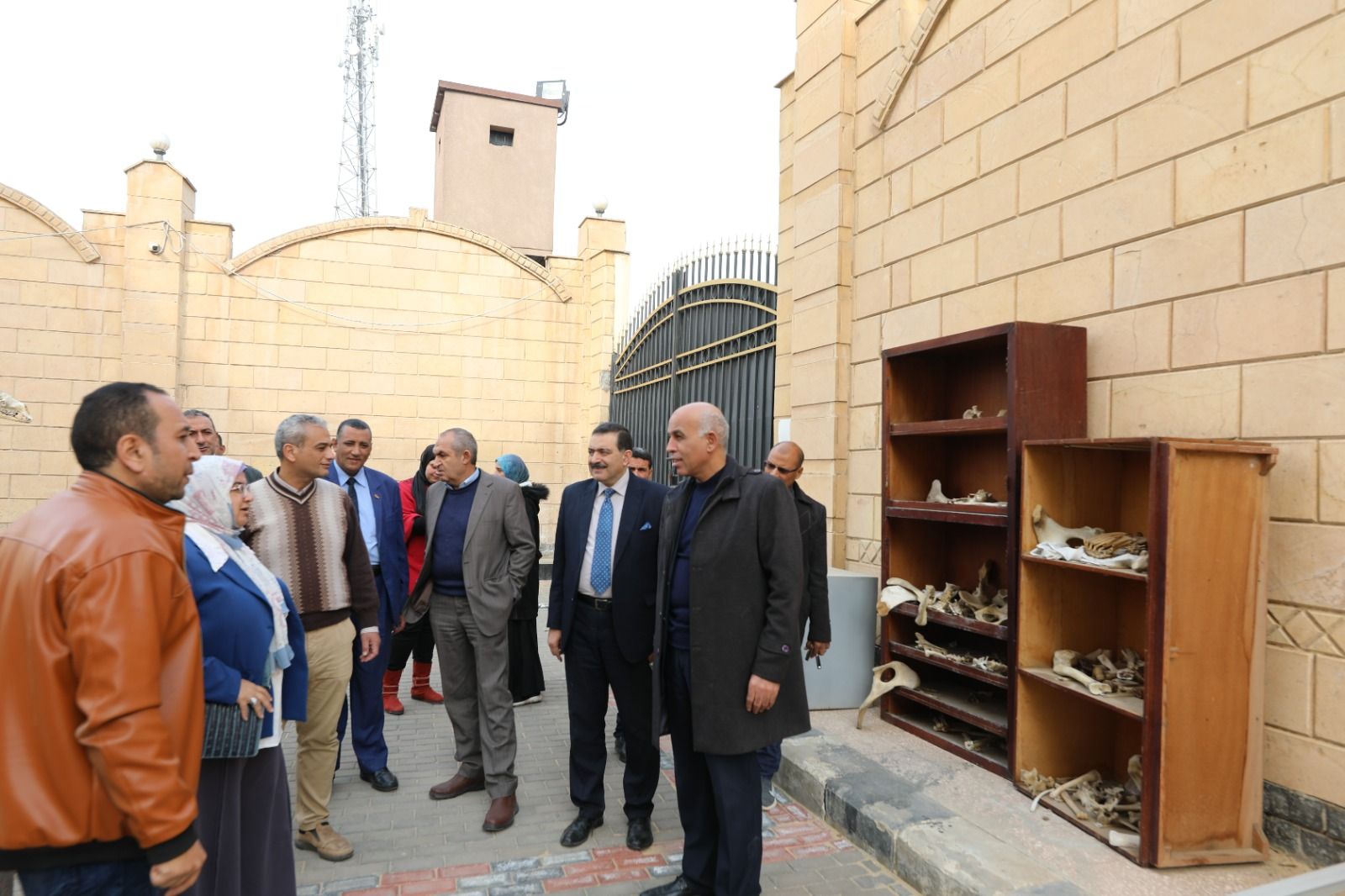 رئيس الجامعة يتفقد أعمابل تطوير المدينة الجامعية رئيس الجامعة يتفقد أعمابل تطوير المدينة الجامعية