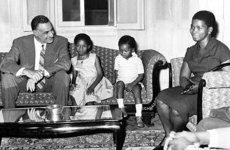 زوجة لومومبا وأطفاله فى ضيافة الزعيم جمال عبد الناصر زوجة لومومبا وأطفاله فى ضيافة الزعيم جمال عبد الناصر