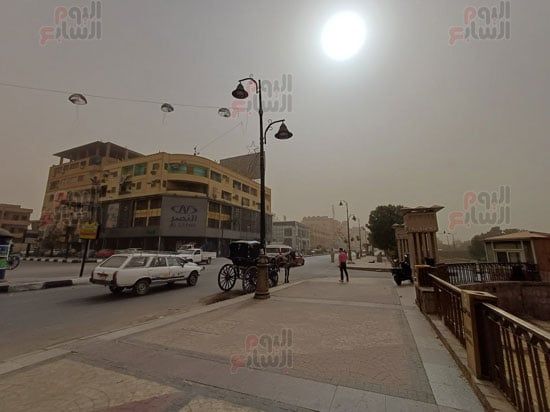 عاصفة-ترابية-مفاجئة-بأسوان