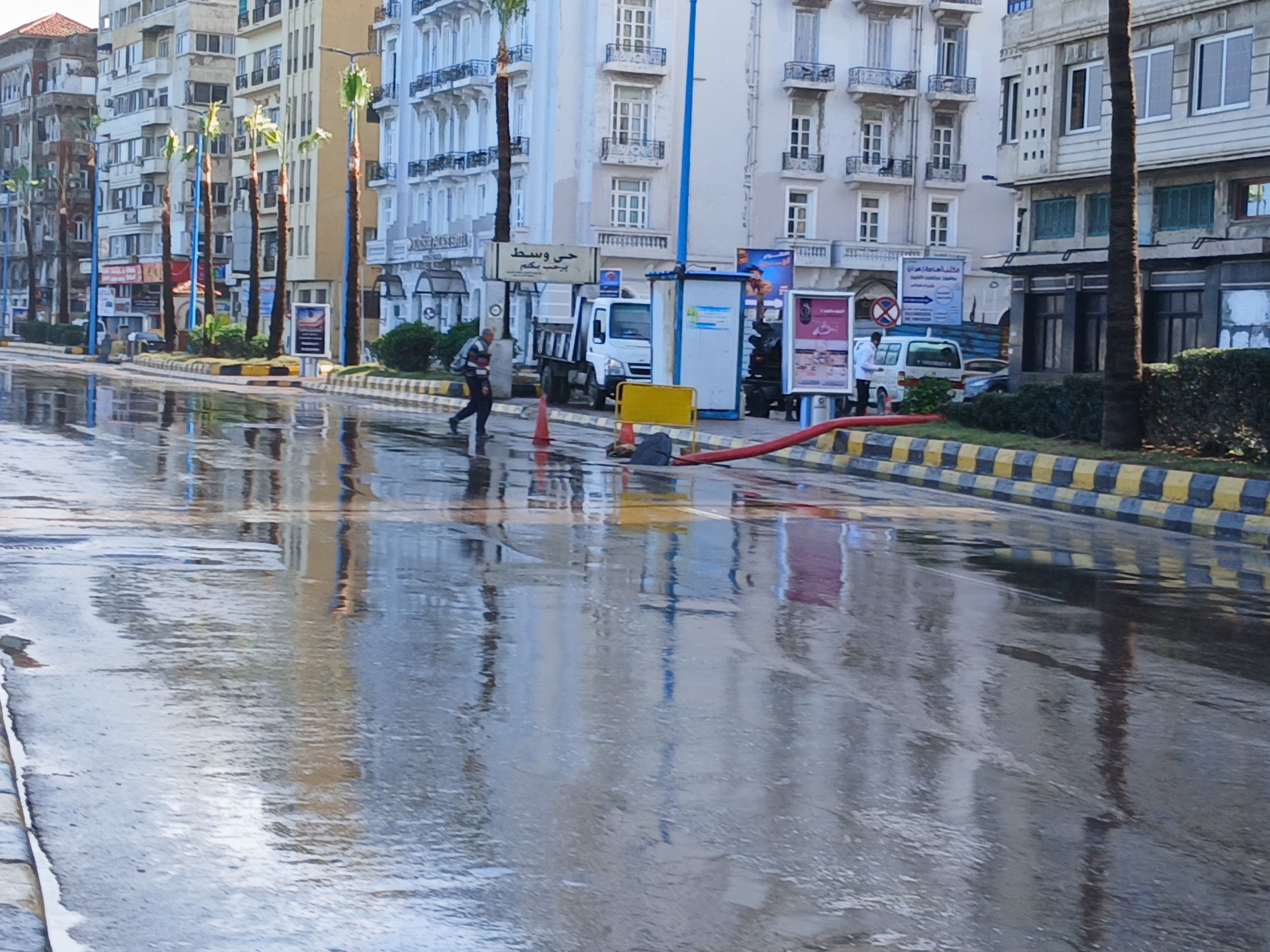 امطار غزيرة اول ايام نوة الفيضة الكبري بالإسكندرية